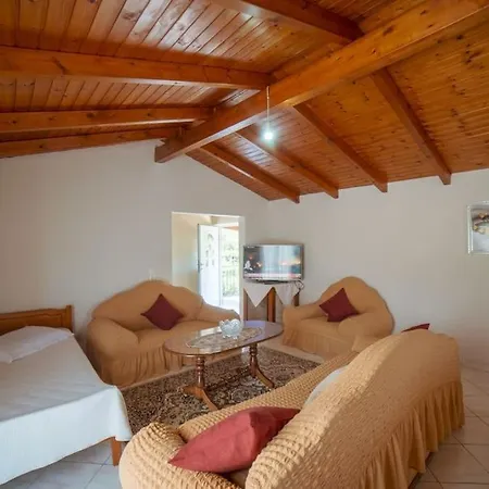 Cozy Loft Big Balcony Comfort Near Sarande Dermish