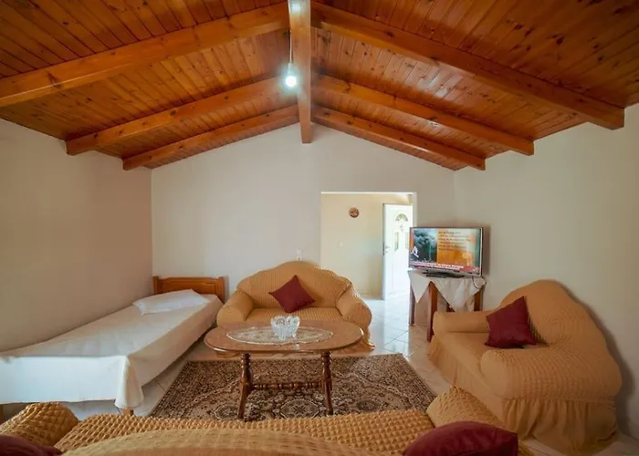 Cozy Loft Big Balcony Comfort Near Sarande Dermish